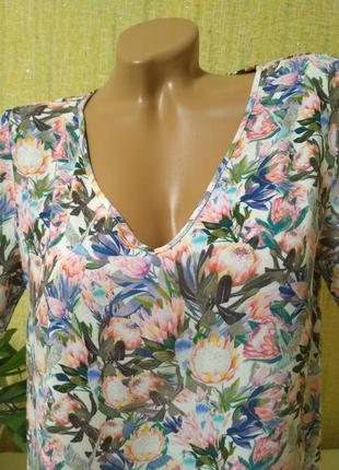 Красивая блуза в цветочный принт из вискозы3 фото