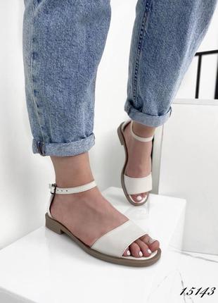 Белые кожаные босоножки