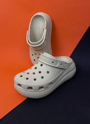 Женские кроксы crocs classic crush bone