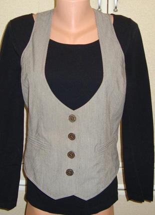 Женская жилетка костюмная на 4 пуговицах