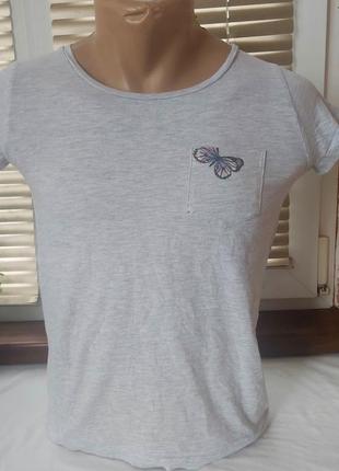 Сіра футболка з метеликом || f&f || розмір s