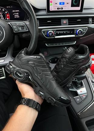 Чоловічі кросівки nike air max tn plus all black white leather7 фото