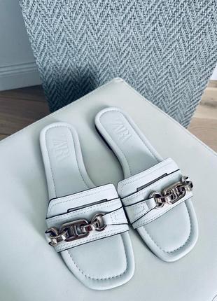 Стильні шкіряні сандалі шльопанці zara