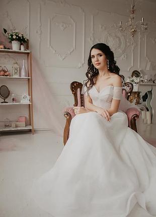 Весільна сукня кольору «молоко»