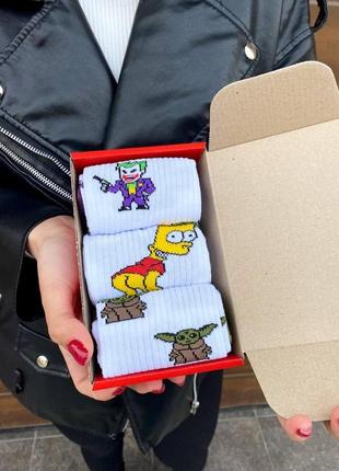 Набір жіночих шкарпеток 36-41 на 3 пари з мультяшним малюнком у коробці3 фото