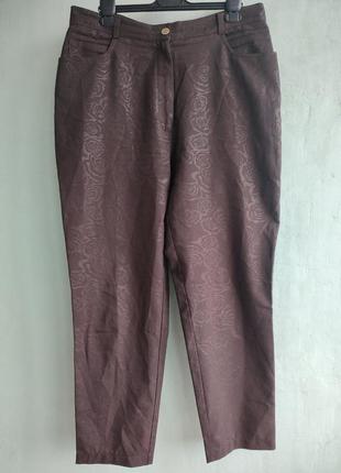 Темно коричневые брюки, штаны в розы