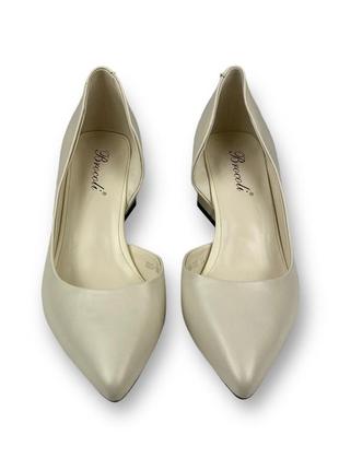 Женские нарядные классические туфли бежевые на широком каблуке натуральная кожа h5258-1286-h627 brokolli 26227 фото