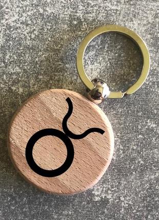 Круглий дерев’яний брелок з символом  зодіака «телець»