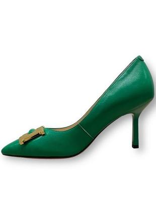 Женские классические кожаные туфли на шпильке зеленые с декором на носке lady marcia 25962 фото