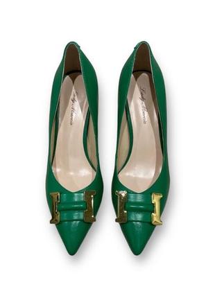 Женские классические кожаные туфли на шпильке зеленые с декором на носке lady marcia 25966 фото