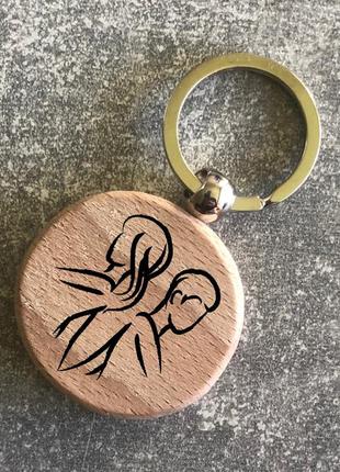 Круглий дерев’яний брелок з зображенням  зодіака «близнюки»