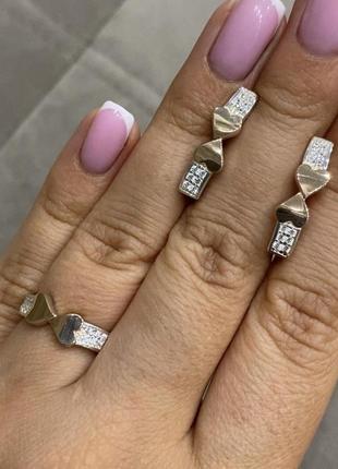 Комплект серебряных украшений серьги и кольцо с вставками из золота4 фото