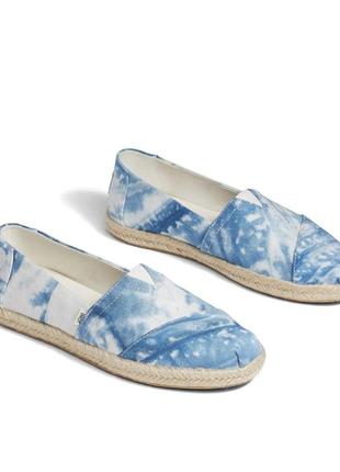 Летняя обувь эспадрильи Toms