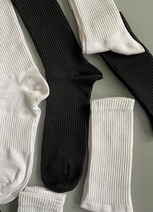 Базовые высокие однотонные белые/черные носки с резинкой на стопе2 фото