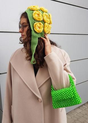 Шапка женская вязаная зеленая с желтыми цветами ручная работа2 фото