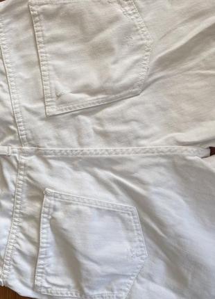 Рваные белые джинсы мом9 фото