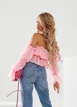 Шифоновая блуза зефирка с открытыми плечами на резинке рюшами оборками рукава фонарики летящая воздушная укороченная кроп топ розовая салатовая шифон3 фото