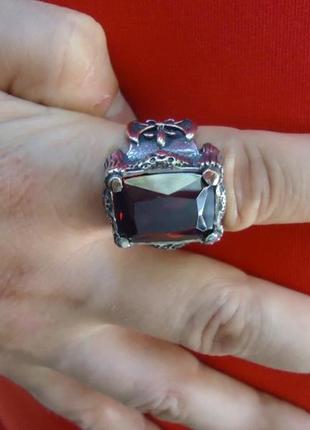 Мужское большое кольцо перстень сталь 316l  флер де лис когти дракона с красным цирконом 22 размер5 фото