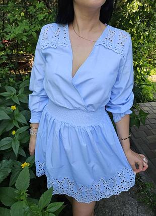 Нежно-голубое платье zara с вышивкой s-m-l