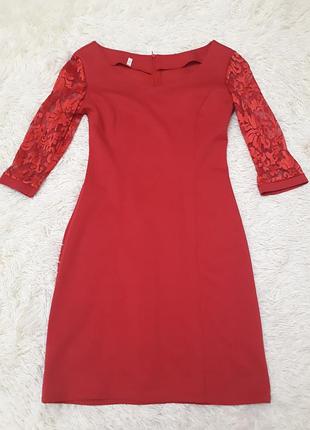 Красное платье