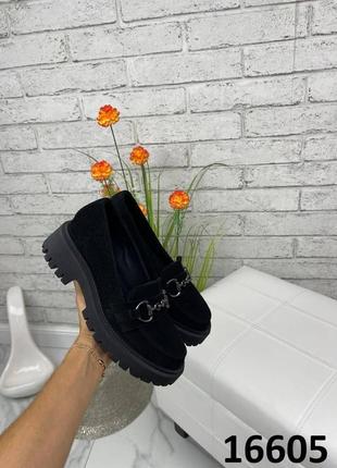 Жіночі натуральні замшеві туфлі чорного кольору, замшеві жіночі лофери з декором6 фото