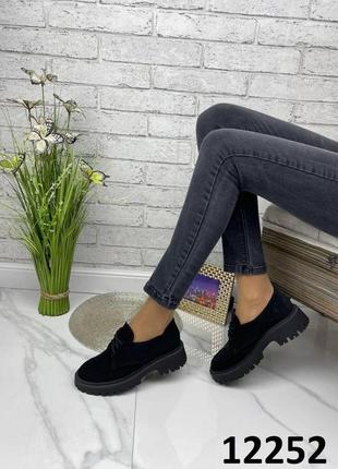 Жіночі натуральні замшеві туфлі чорного кольору, замшеві жіночі туфлі на шнурівці