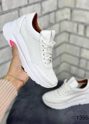 Жіночі натуральні шкіряні кросівки білого кольору, шкіряні кросівки з перфорацією3 фото