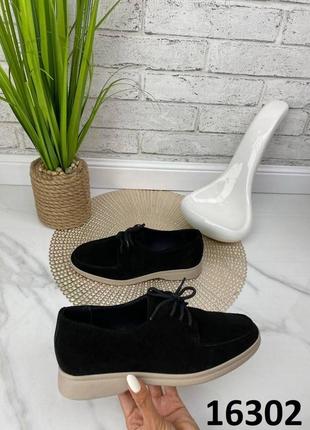 Трендові натуральні замшеві туфлі чорного кольору, туфлі низький хід на шнурівці4 фото