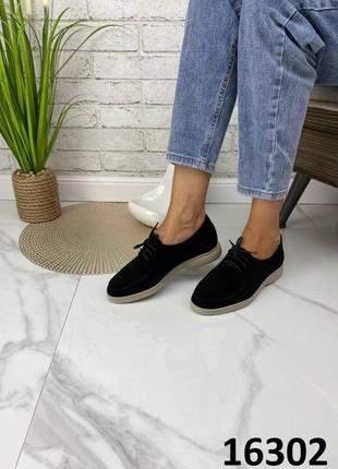 Трендові натуральні замшеві туфлі чорного кольору, туфлі низький хід на шнурівці3 фото