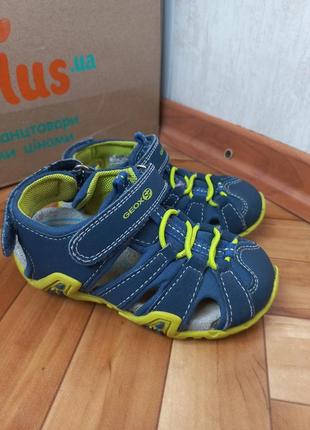 Фірмові босоніжки, закриті сандаліки