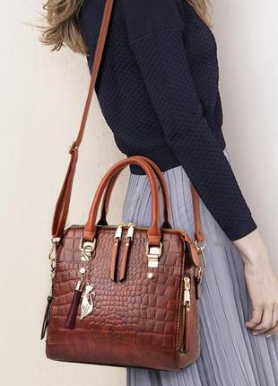 Женская сумка через плечо с брелком,  змеиный узор,  под рептилию  экокожа7 фото
