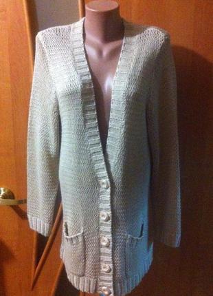 Классический бежевый кардиган на пуговицах с карманами