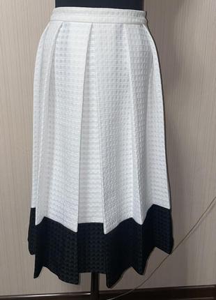 Шикарная юбка белая черная в складку миди