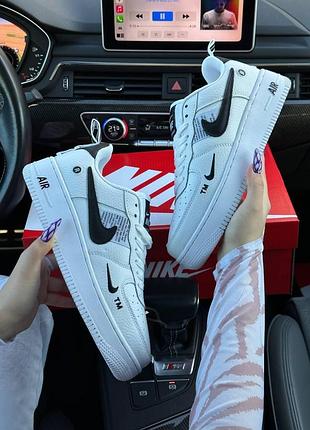 Жіночі кросівки  nike air force 1 07 lv8 utility white black