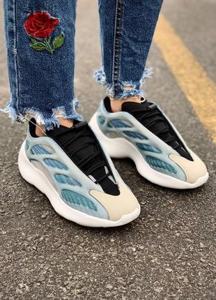 Мужские и женские кроссовки   adidas yeezy boost 700 v3  адидас изи буст1 фото