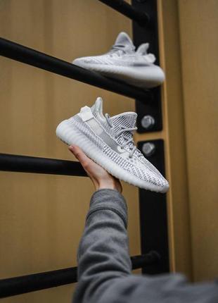 Женские кроссовки  adidas yeezy boost 350 v2 static (рефлективні шнурки)6 фото