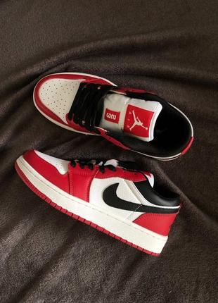 Nike air jordan retro 1 low white red logo