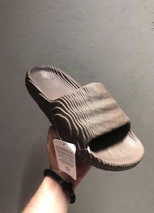 Мужские и женские кроссовки  adidas adilette slide brown3 фото