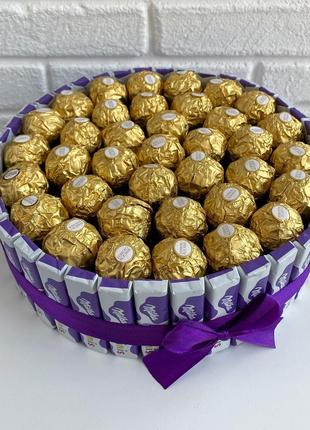 Подарунковий бокс, торт із солодощів мілка та ferrero rocher на день народження1 фото