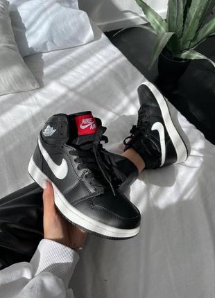 Женские кроссовки  nike air jordan 1 retro high black white swoosh