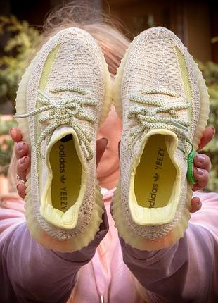 Женские кроссовки  flashback adidas yeezy boost 350 v2