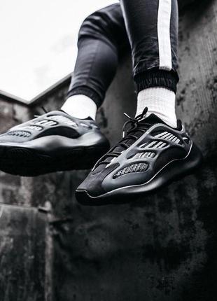 Мужские и женские кроссовки  adidas yeezy boost 700 v2 black