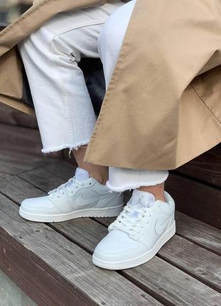 Чоловічі кросівки  nike air jordan 30cm retro low white