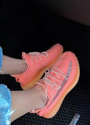 Женские кроссовки  adidas yeezy boost 350 v2 coral