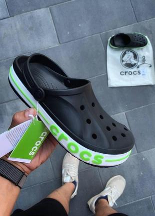 Мужские шлепанцы crocs bayaband black white green6 фото