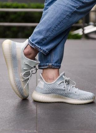 Женские кроссовки  adidas yeezy 350 v2 cloud