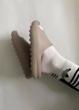 Мужские и женские кроссовки  adidas yeezy slide earth brown