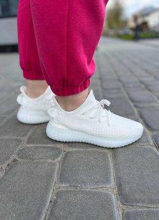 Мужские и женские кроссовки  adidas yeezy boost 350 v2 triple white6 фото