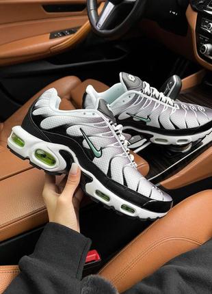 Мужские кроссовки  nike air max plus tn black white green4 фото