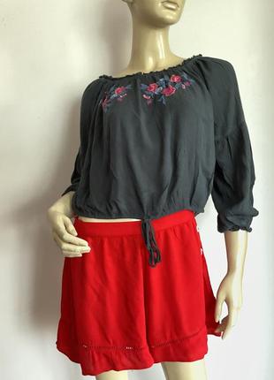 Коротка віскозна блуза- кроп/s/ brend hollister